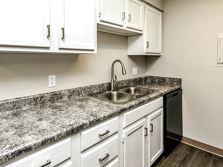 Oakwood Trail Apartments — Photo 10