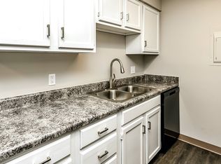 Oakwood Trail Apartments, Omaha, NE 68164