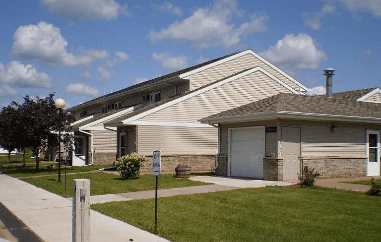 843 N Lake Dr — Photo 1
