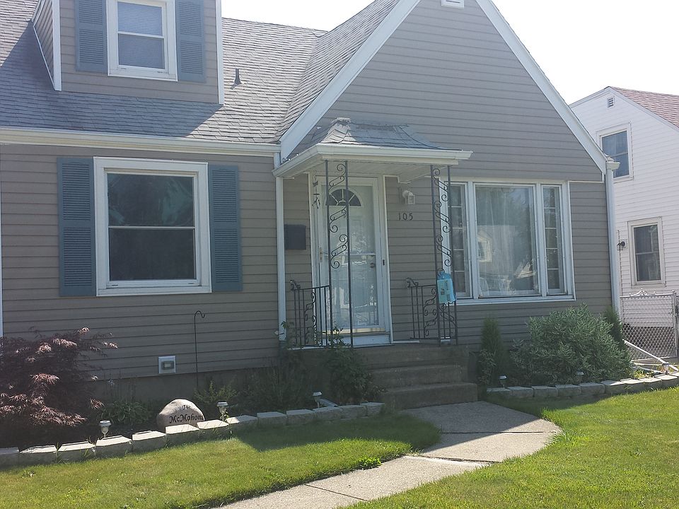 1st image of 105 Wrexham Ct N