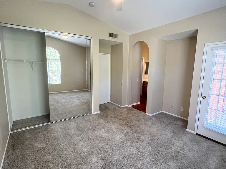 102 Santa Barbara Ct — Photo 20
