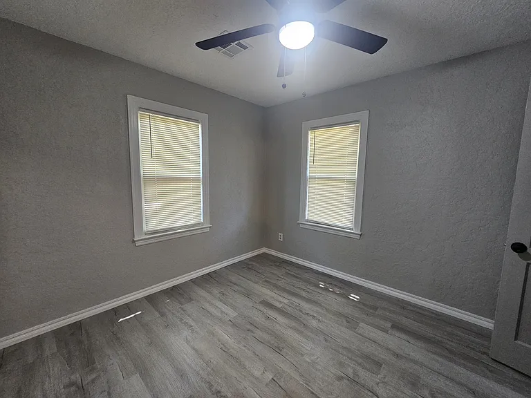 1446 NW 22nd St — Photo 11