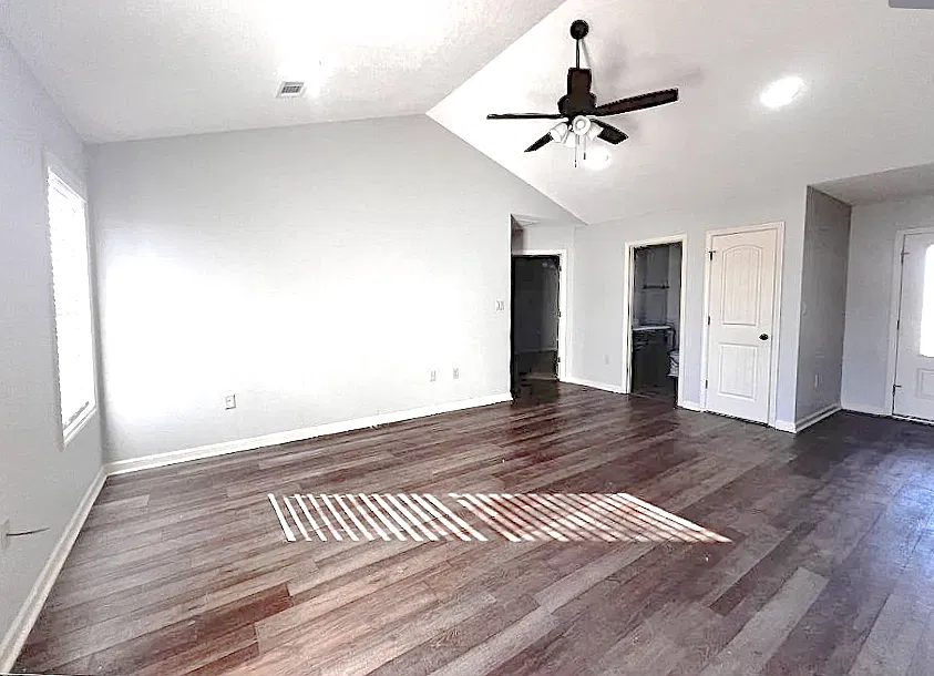 3 bed, 1485 sqft, $1,700 — Photo 2