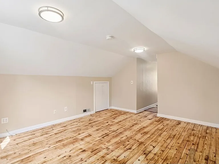 446 Huntmere Dr — Photo 20