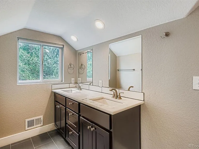 3070 Ash St — Photo 13