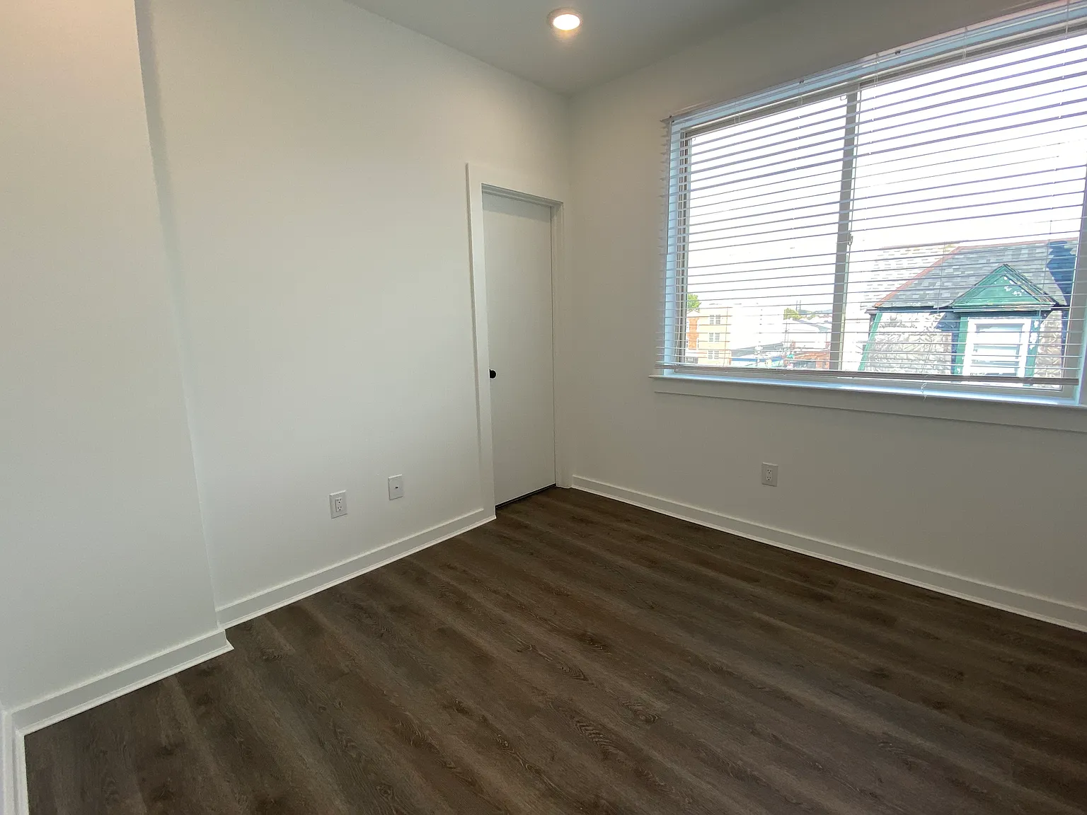 5 bed, 1500 sqft, $3,300 — Photo 4