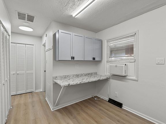 5th image of 520 Booker St Suite 3