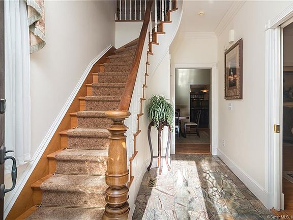 4th image of 75 Deer Hill Ave