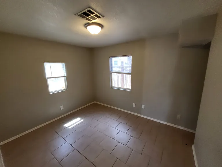 1524 W Monroe St #B — Photo 6