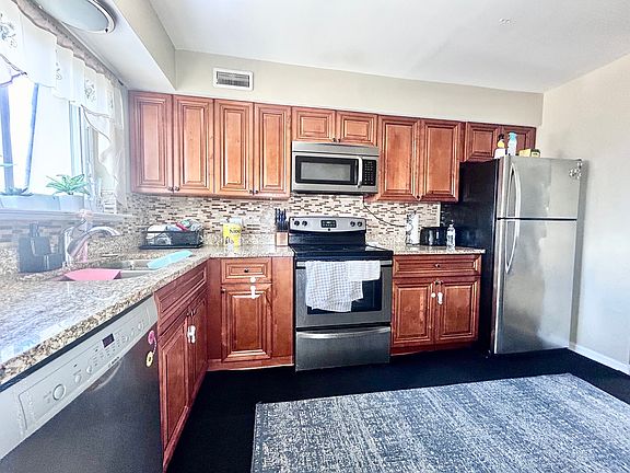 4th image of 9435 Bay Colony Dr APT 3N