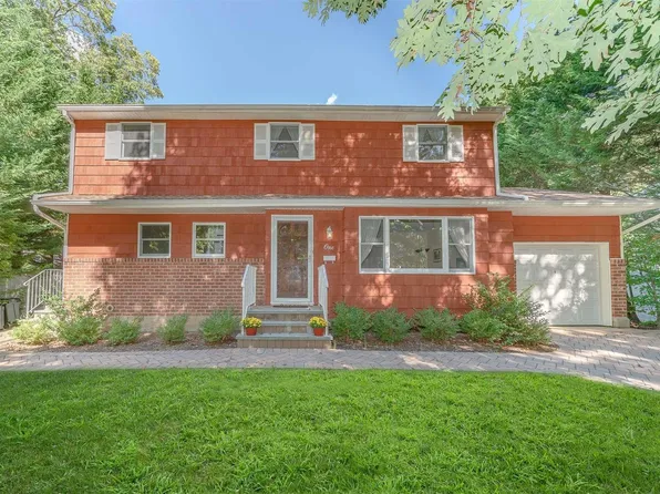 1 Chestnut Court, Commack, NY 11725