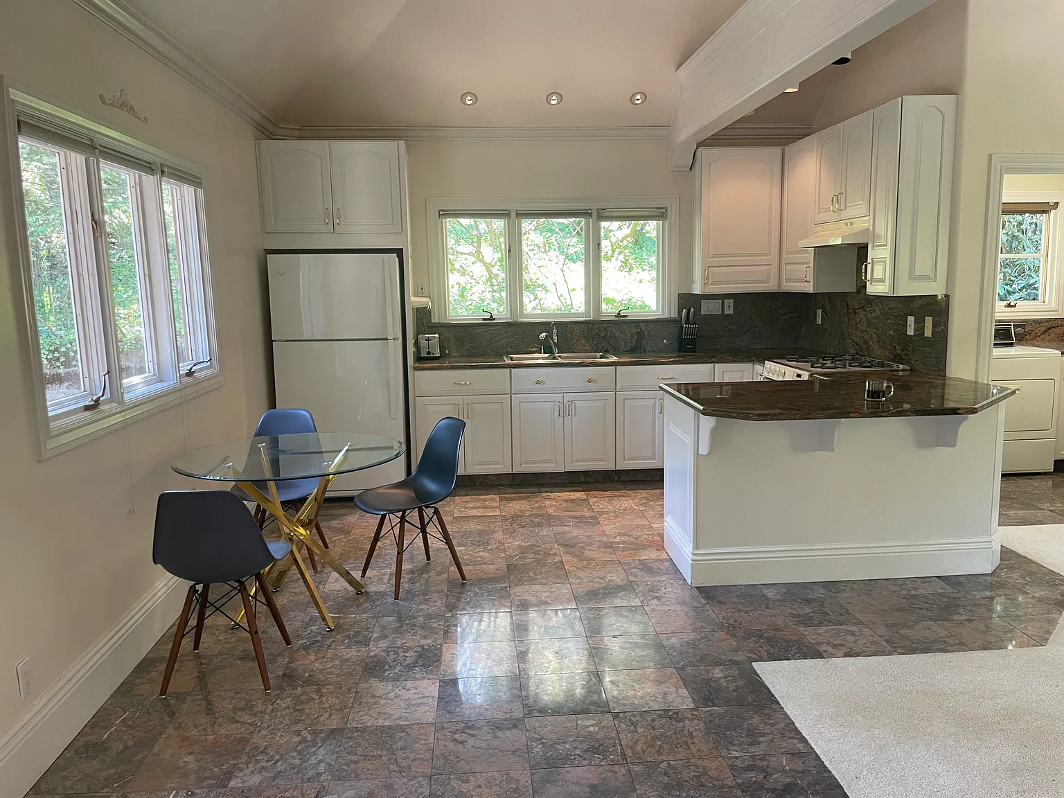 1 bed, 1200 sqft, $5,999 — Photo 2