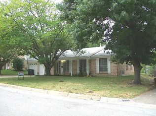 6901 Gary Ln, Fort Worth, TX 76112