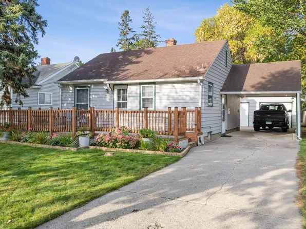 411 12th St N, Moorhead, MN 56560