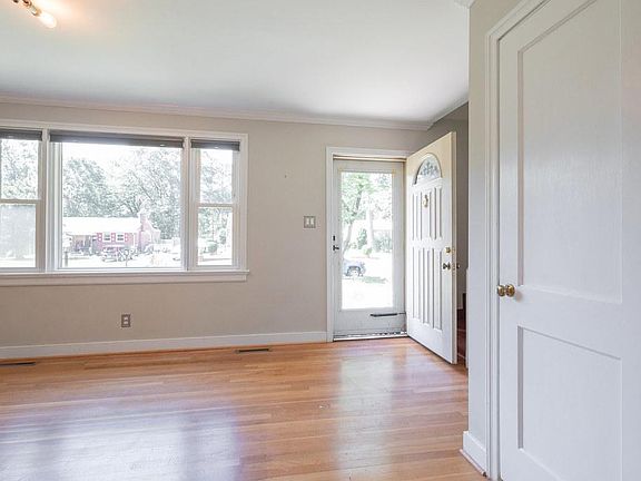 4th image of 2912 Battery Ave