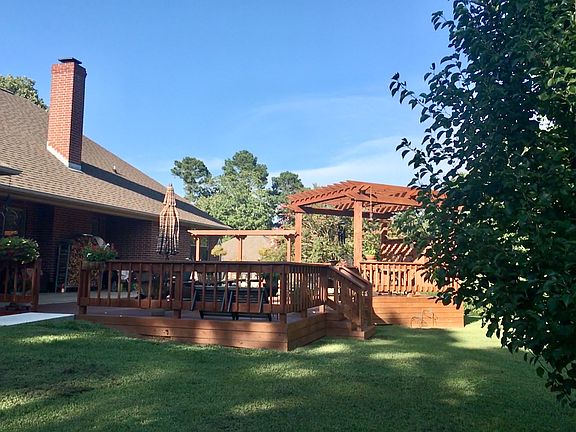 2nd image of 924 Beaver Lake Dr