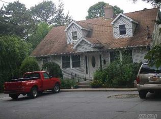 16 N Dunton Ave, Medford, NY 11763