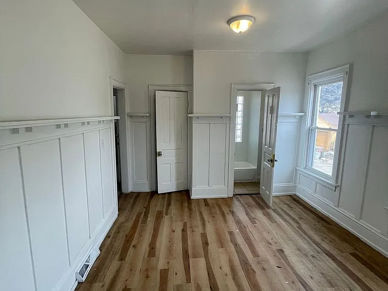 1120-1122 W Locust St. (Duplex)(Ace Property) — Photo 8