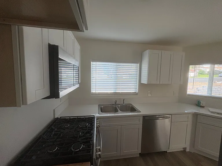 960 Calle Margarita #C — Photo 3