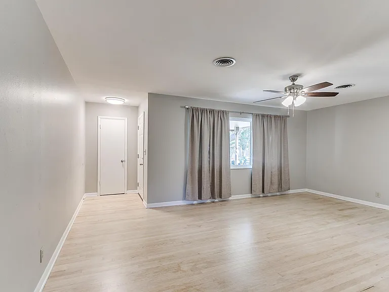 1314 Sycamore St — Photo 2