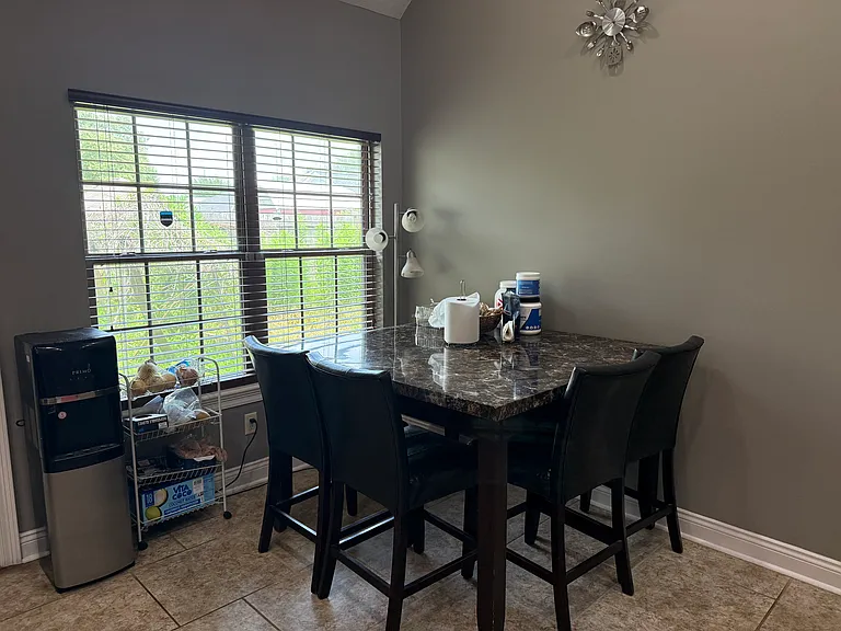 1008 Inverery Dr — Photo 4