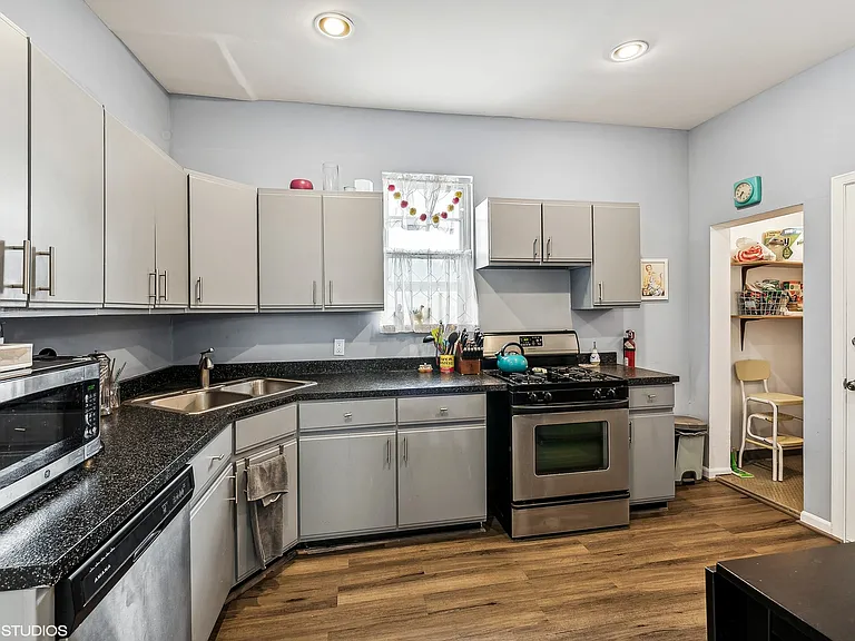 1815 W Henderson St #2 — Photo 6