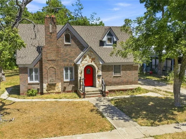 210 S Cedar St, Seguin, TX 78155