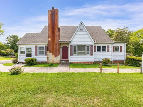 624 E 52nd Byp, Pilot Mountain, NC 27041