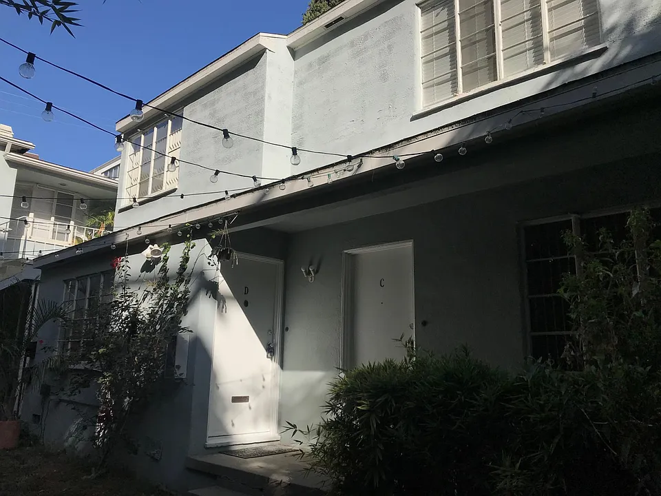 453 N Doheny Dr #D