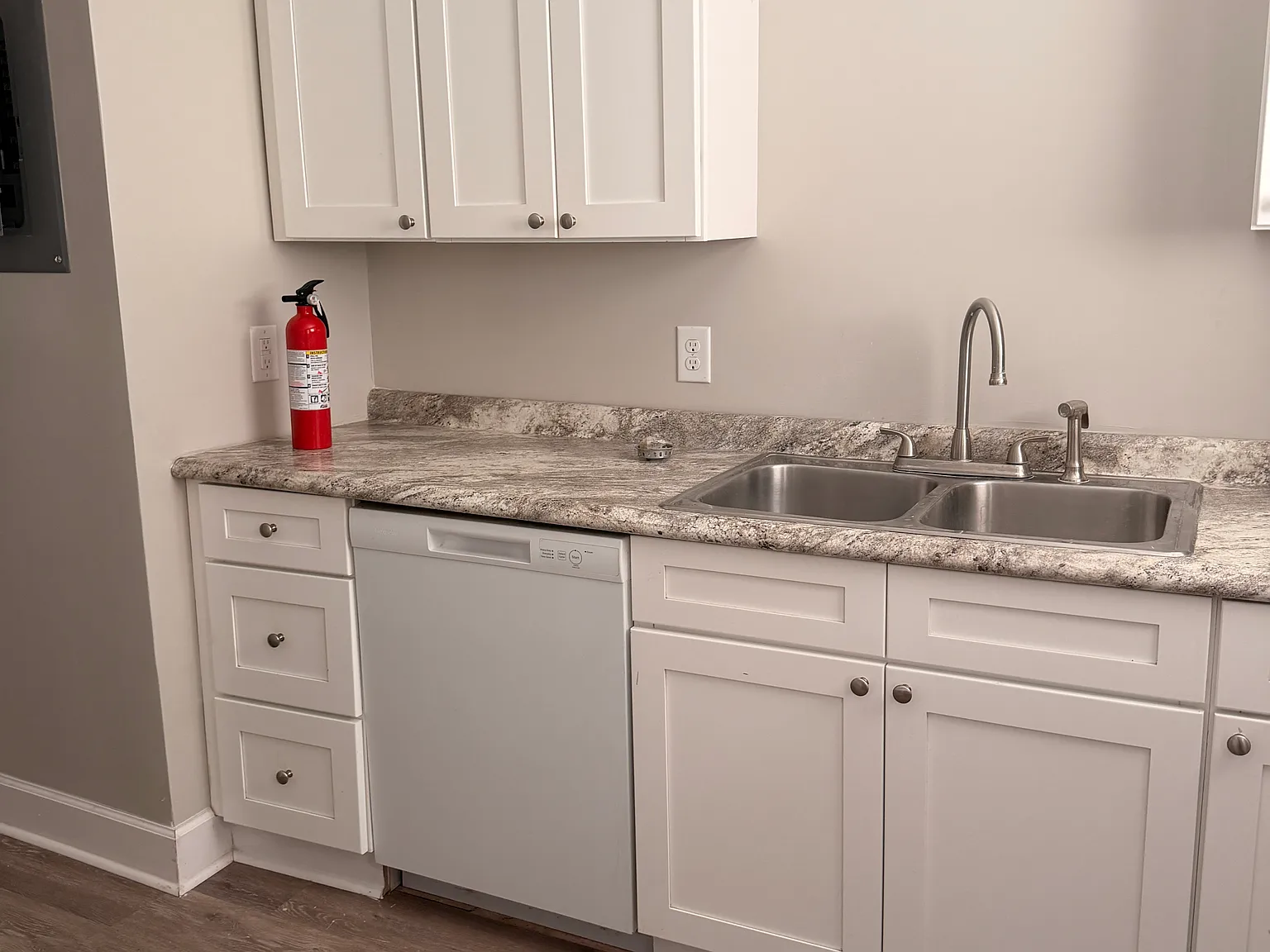 3 bed, 1050 sqft, $1,700 — Photo 3
