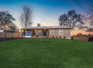 1005 Dauphine Ln, Ballwin, MO