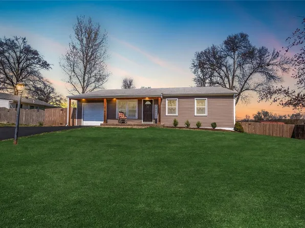 1005 Dauphine Ln, Ballwin, MO 63011