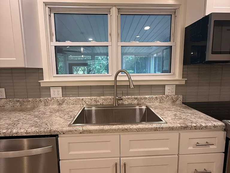 2360 Parkway Dr SE — Photo 5