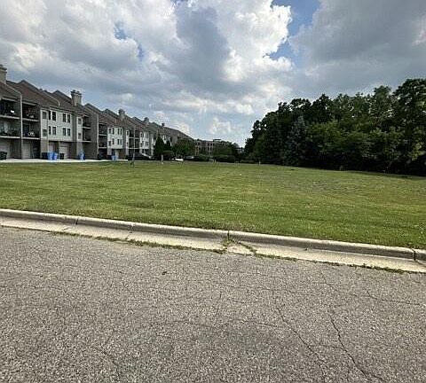 5th image of Dodge River Dr