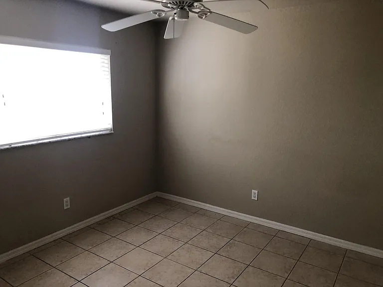 4537 SW 10th Ave — Photo 19