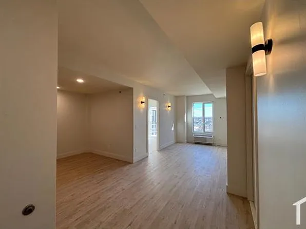 406 Remsen Ave #2D, Brooklyn, NY 11212