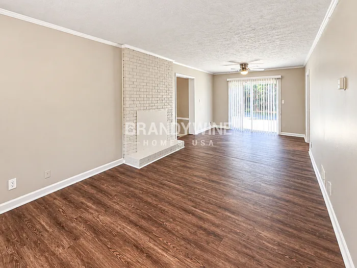 4 bed, 2.5 bath, 2406 sqft, $2,250 — Photo 4