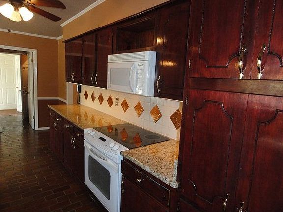 2nd image of 1102 Forest Hills Dr