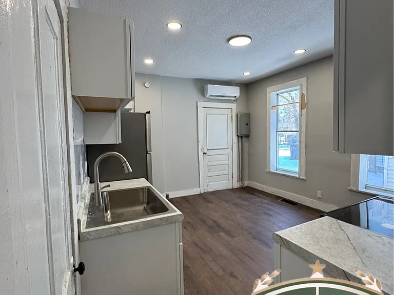 624 Walnut St #1 — Photo 3