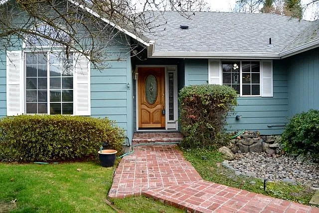 1925 NW Donovan Ct photo 1