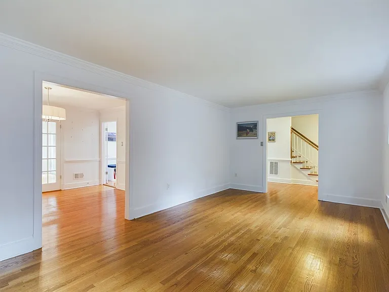 10211 Windbluff Dr — Photo 11