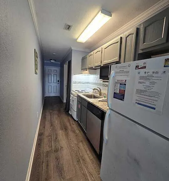 301 Lullwater Dr #401 — Photo 3