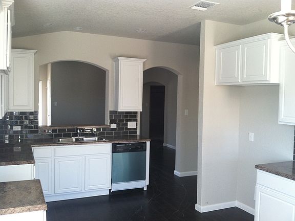 5th image of 1014 Lauren St