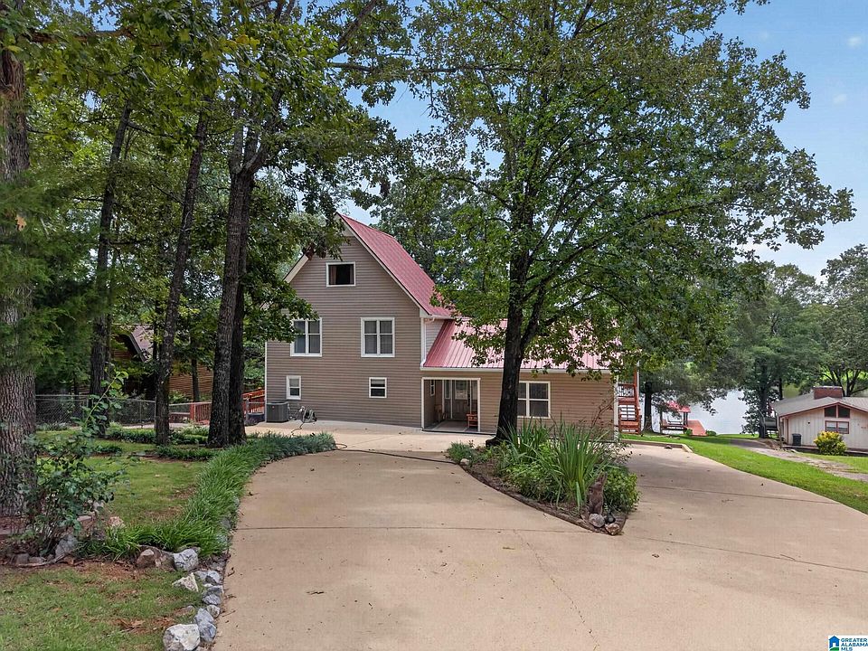 1st image of 403 Eureka Rd