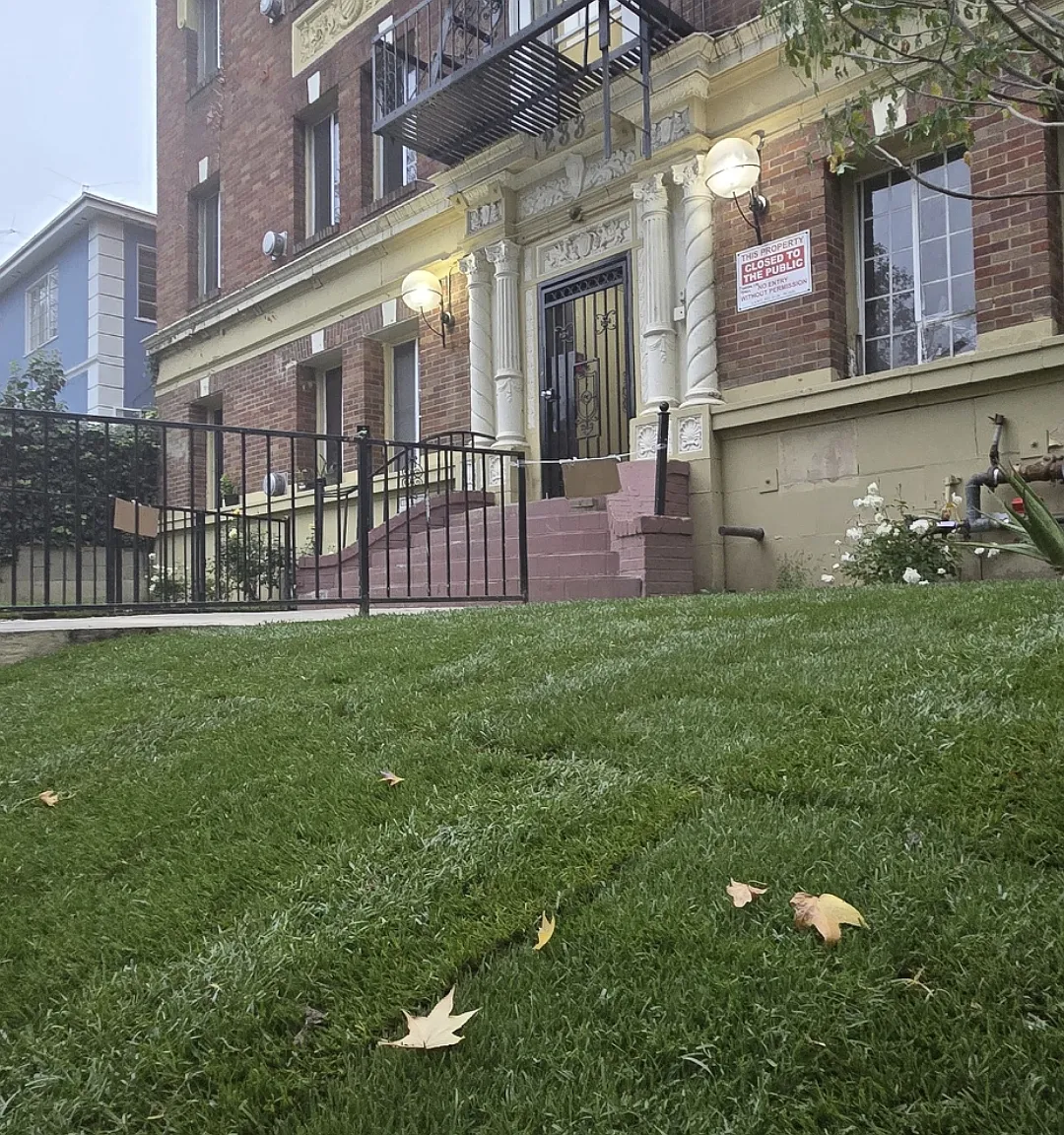 Larchmont Kenmore — Photo 3