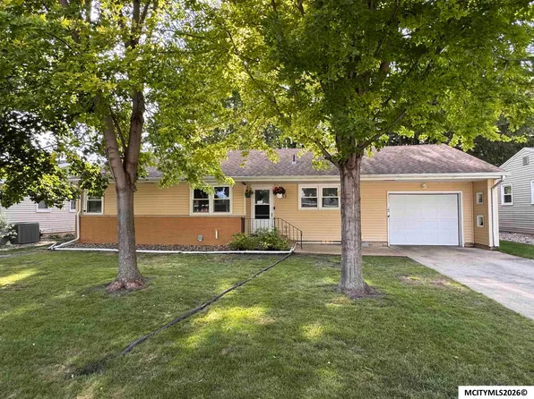 153 Sunny Cir, Mason City, IA 50401