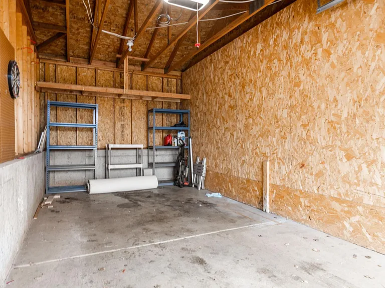 1 Car Garage