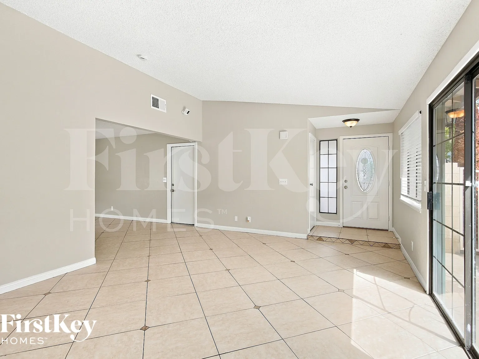 3 bed, 2.0 bath, 1180 sqft, $1,635 — Photo 3