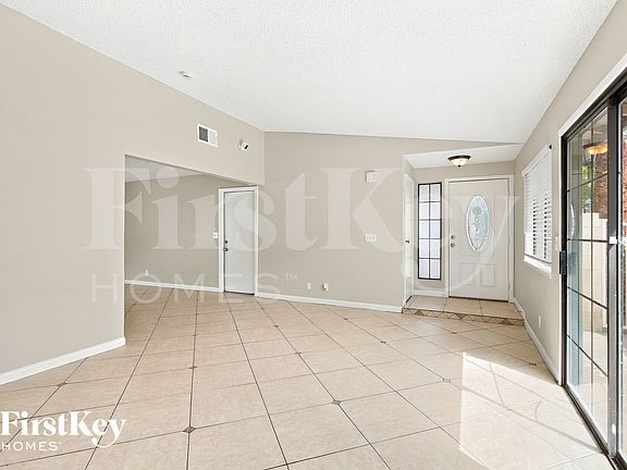 3rd image of 1809 Yellow Rose St
