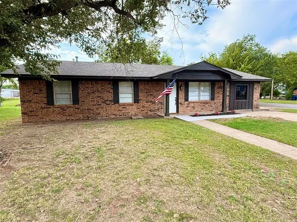 1402 S 2nd St, Chickasha, OK 73018